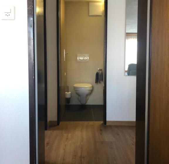 חדר משפחתי, Le Postillion