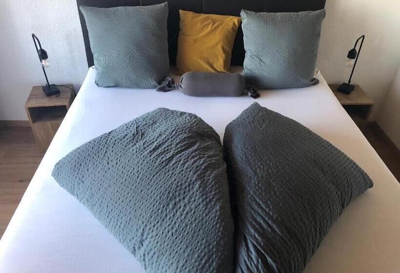 דירה בת חדר שינה 1 עם מרפסת, Le Postillion