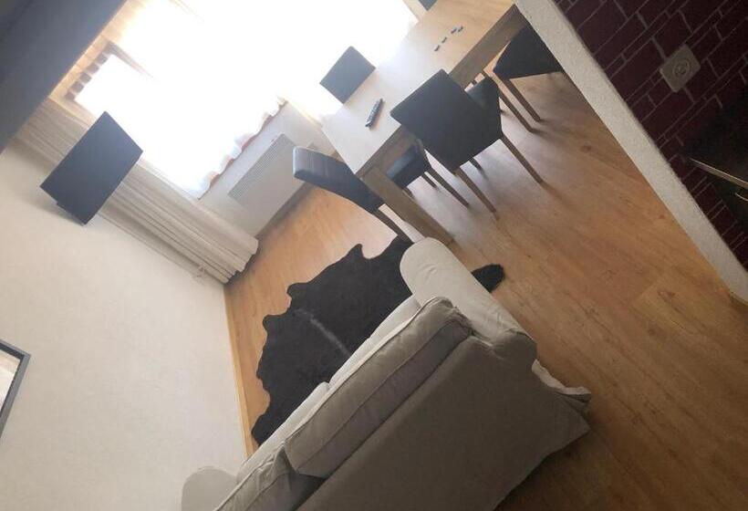 דירה בת חדר שינה 1 עם מרפסת, Le Postillion