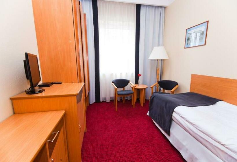 标准单人间, Malinowski Business