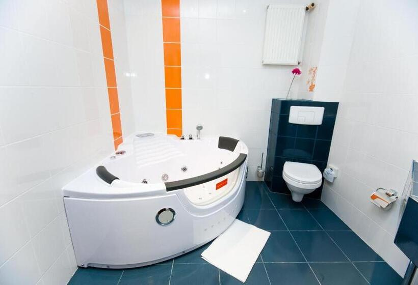 四人标准间, Malinowski Business