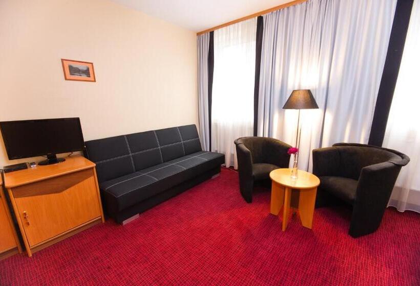 四人标准间, Malinowski Business