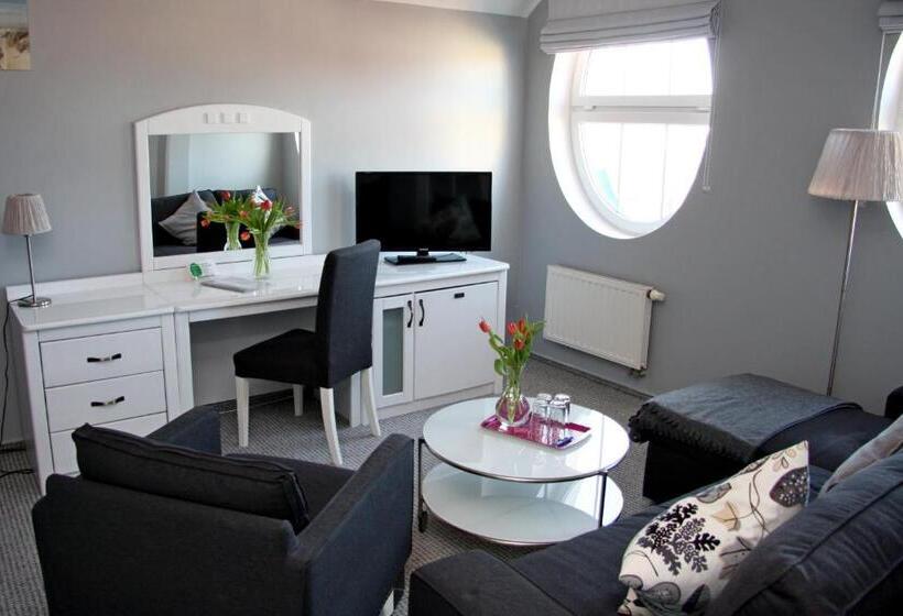 דירת חדר, Marina