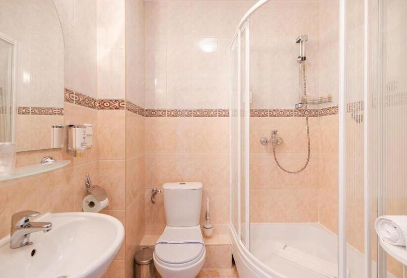 Трехместный Номер Стандарт с Балконом, Marina