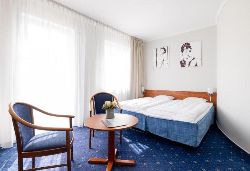 Трехместный Номер Стандарт с Балконом, Marina