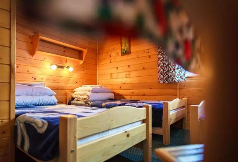 Standard Neljän Hengen Huone, Osw Moszczeniczanka