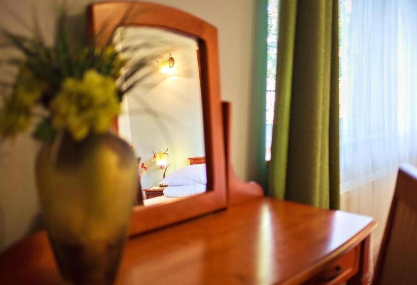 山景套房, Osw Moszczeniczanka