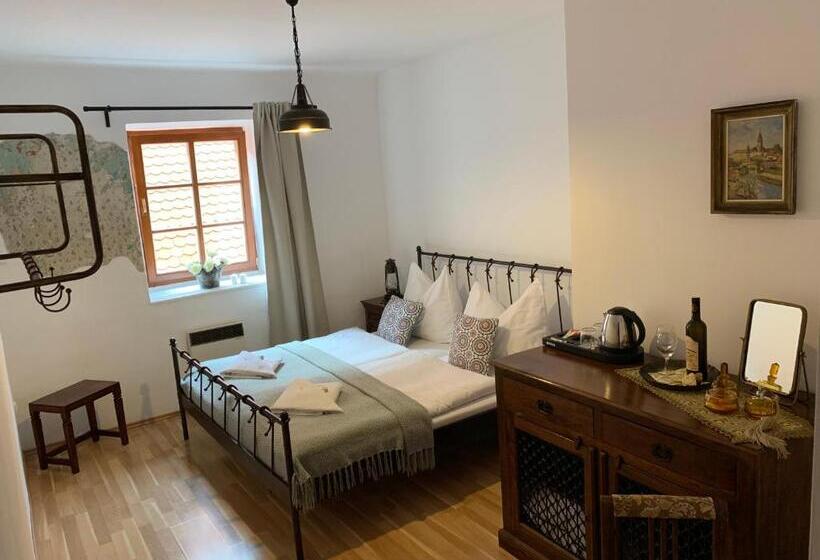 스탠다드 룸 킹사이즈 침대, Penzion U Náměstí At The Town Square