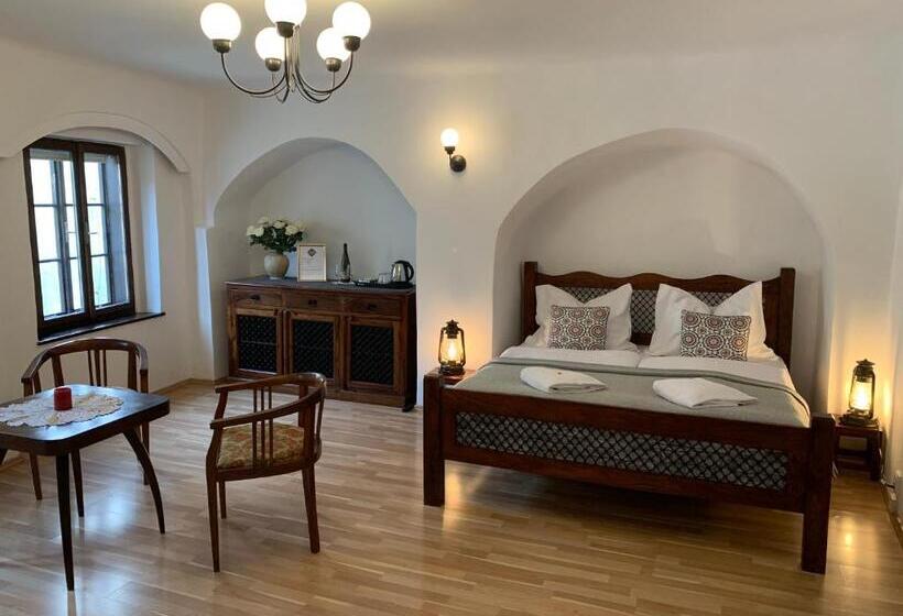 4인용 스탠다드 룸, Penzion U Náměstí At The Town Square