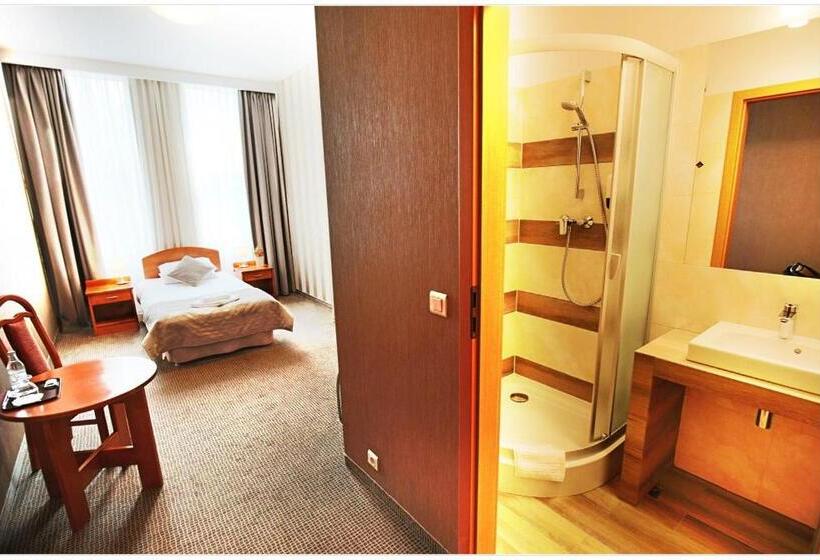 غرفة قياسية فردية, Polonez