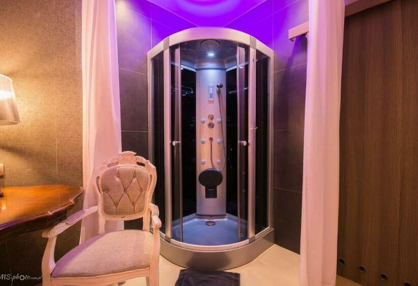 اتاق استاندارد, Ramka & Restaurant & Wine Bar