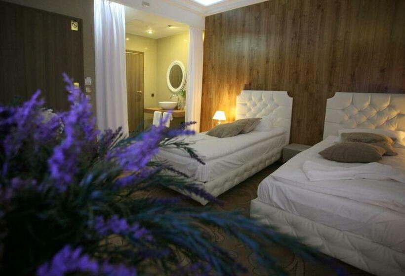 اتاق استاندارد, Ramka & Restaurant & Wine Bar