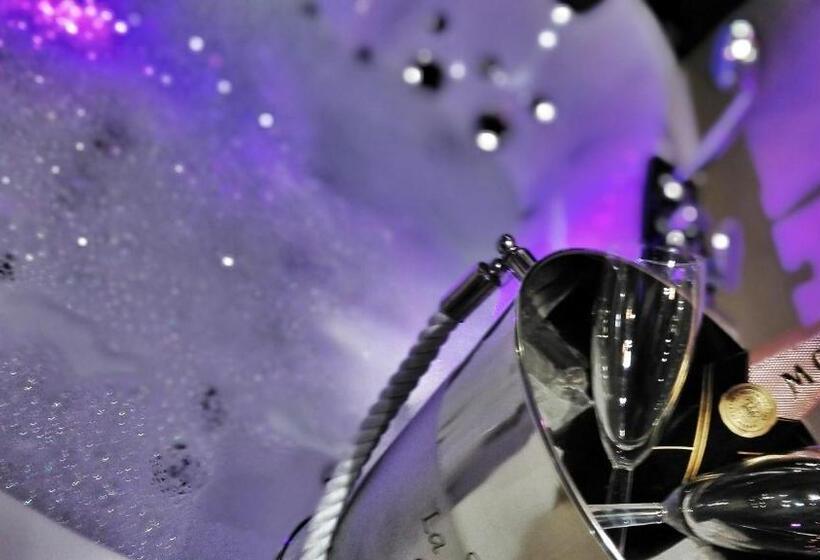 استودیوی استاندارد, Ramka & Restaurant & Wine Bar