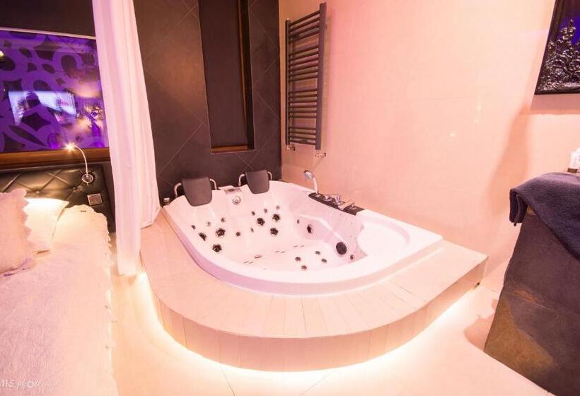 استودیوی استاندارد, Ramka & Restaurant & Wine Bar