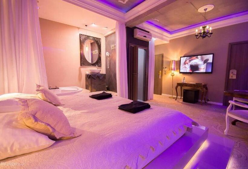 استودیوی استاندارد, Ramka & Restaurant & Wine Bar