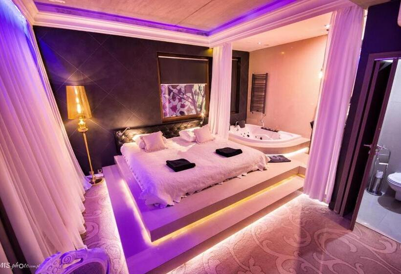 استودیوی استاندارد, Ramka & Restaurant & Wine Bar