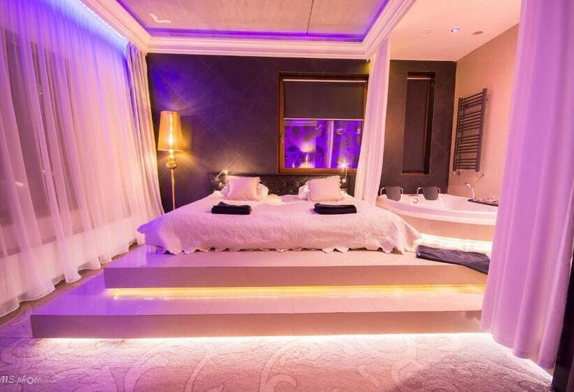 استودیوی استاندارد, Ramka & Restaurant & Wine Bar