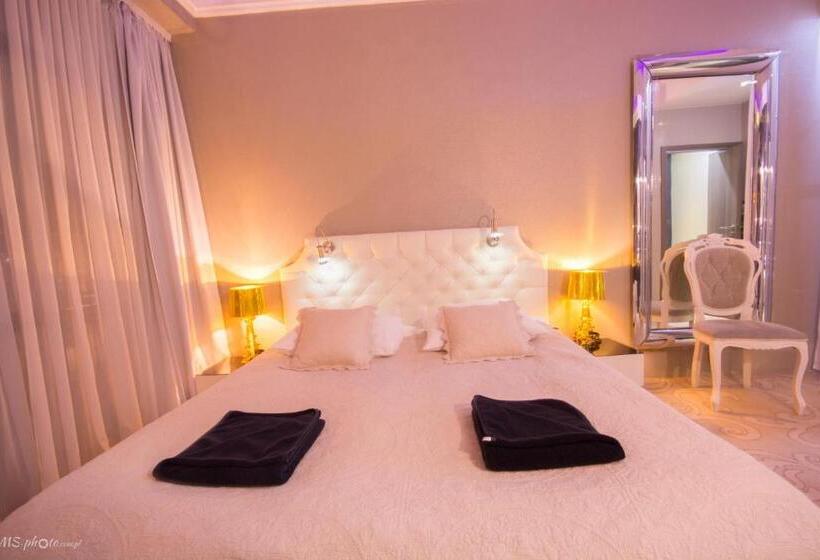 اتاق استاندارد, Ramka & Restaurant & Wine Bar