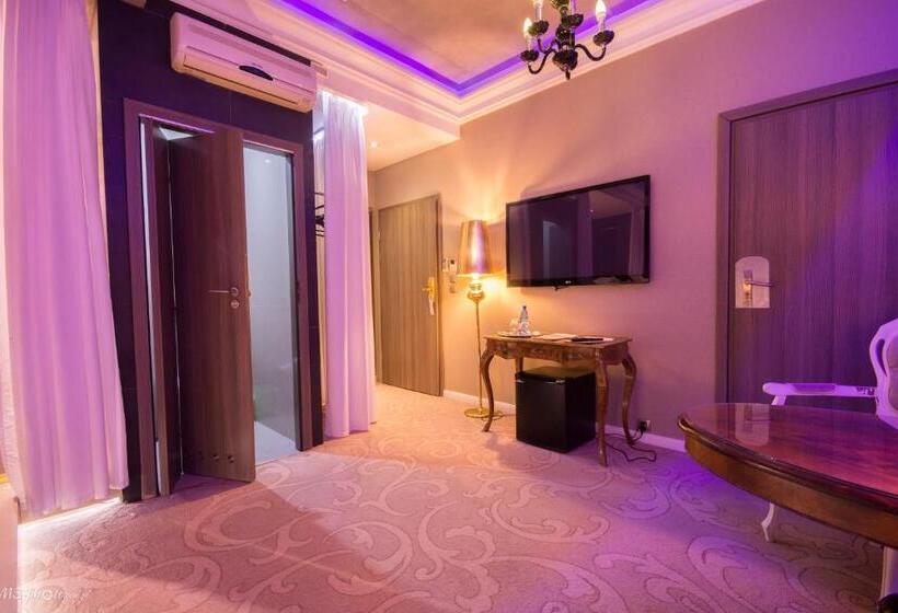 استودیوی استاندارد, Ramka & Restaurant & Wine Bar
