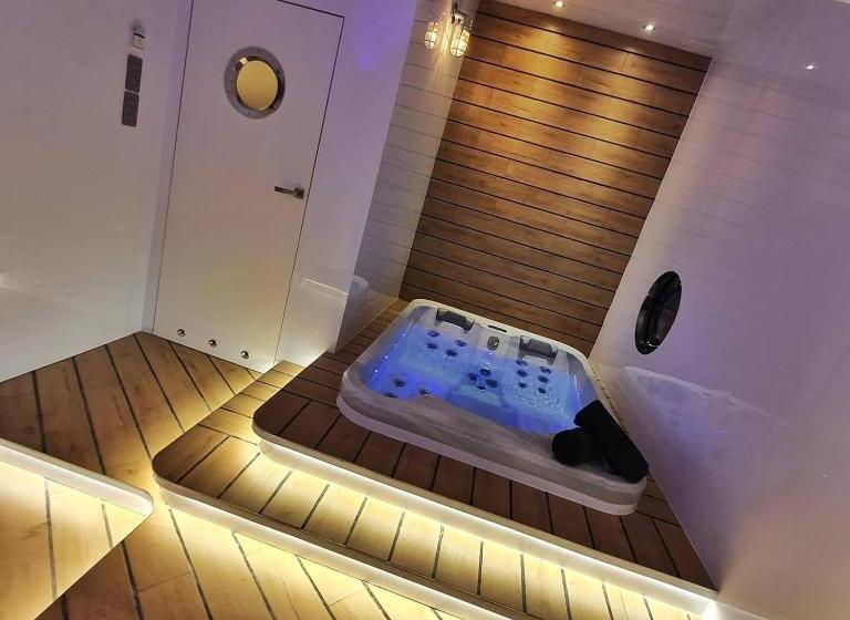 آپارتمان 1 خوابه, Ramka & Restaurant & Wine Bar