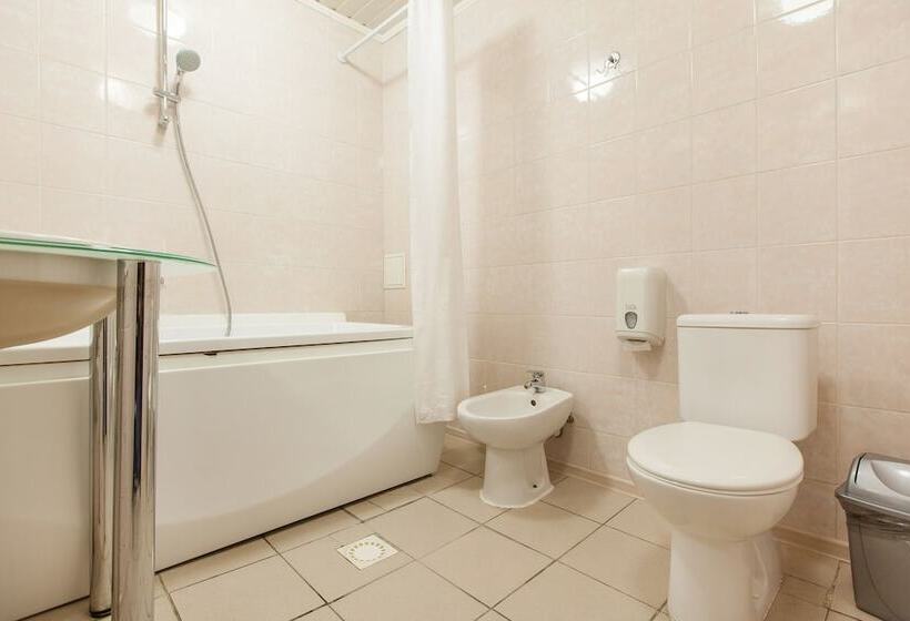 高级大房间, Regina Malye Klyki