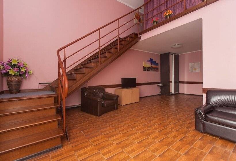 高级大房间, Regina Malye Klyki