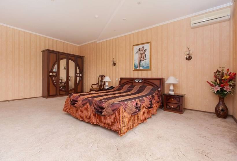 套房, Regina Malye Klyki