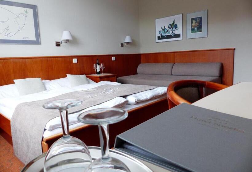 이코노미 트리플 룸, Sněžka