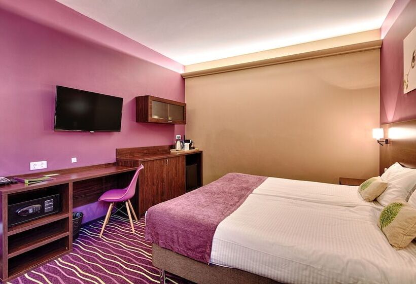 Habitació Estàndard, Voyage