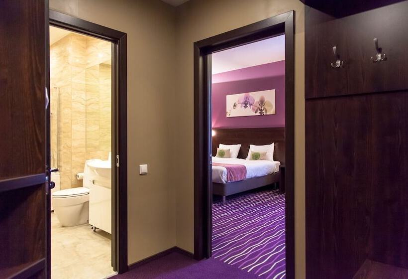 Habitació Estàndard, Voyage