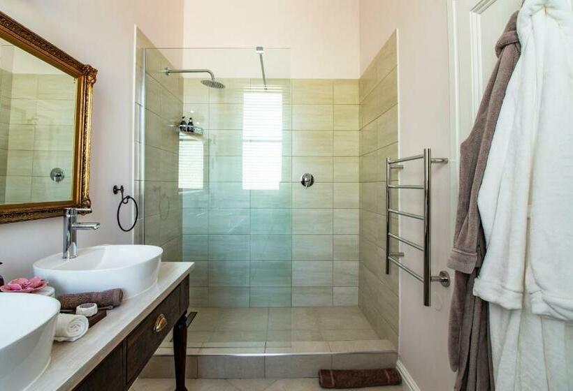 سوییت خانوادگی, Carmichael House Boutique