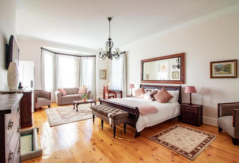 سوییت خانوادگی, Carmichael House Boutique