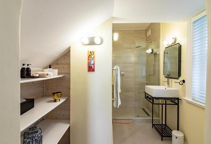 اتاق استاندارد, Carmichael House Boutique