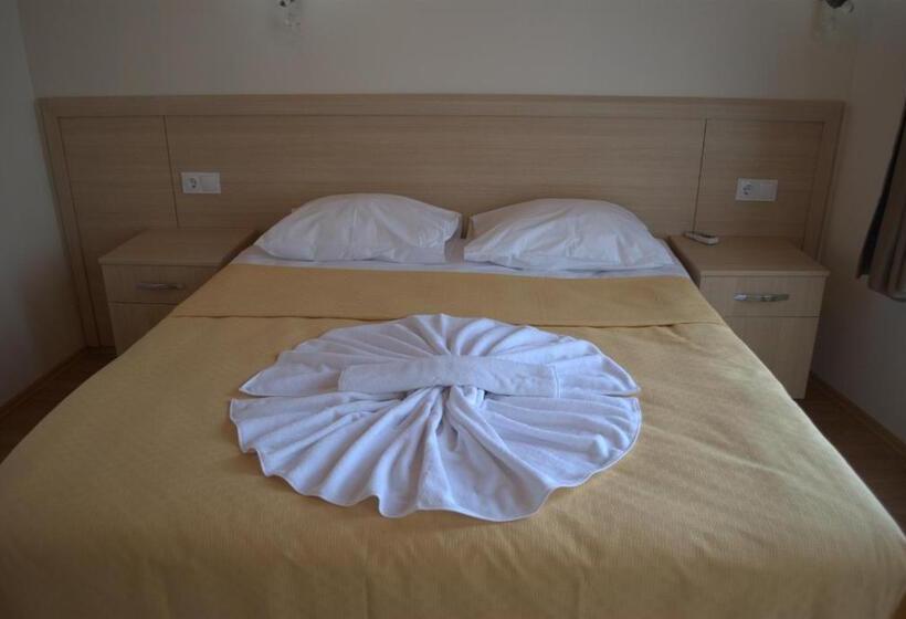 Chambre Supérieure, Piya Hostel