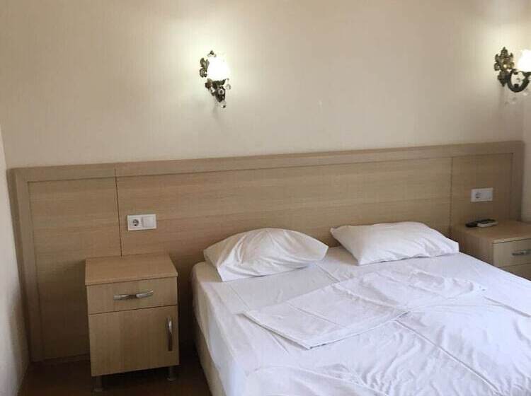 Chambre Supérieure, Piya Hostel