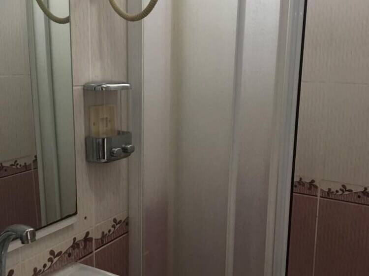 Suite Deluxe, Piya Hostel