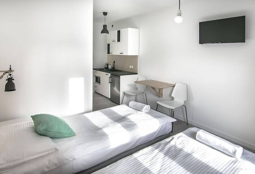 استودیوی استاندارد, Soda Hostel & Apartments