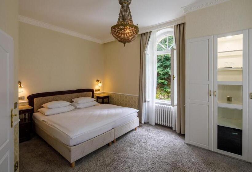 Quarto Triplo Estandar, Villa Basileia Riverside