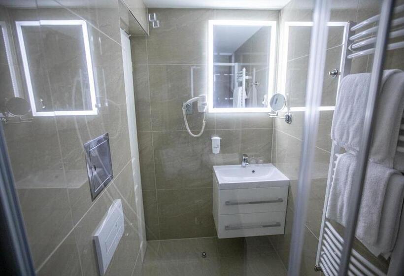 Quarto Estandar, Villa Basileia Riverside