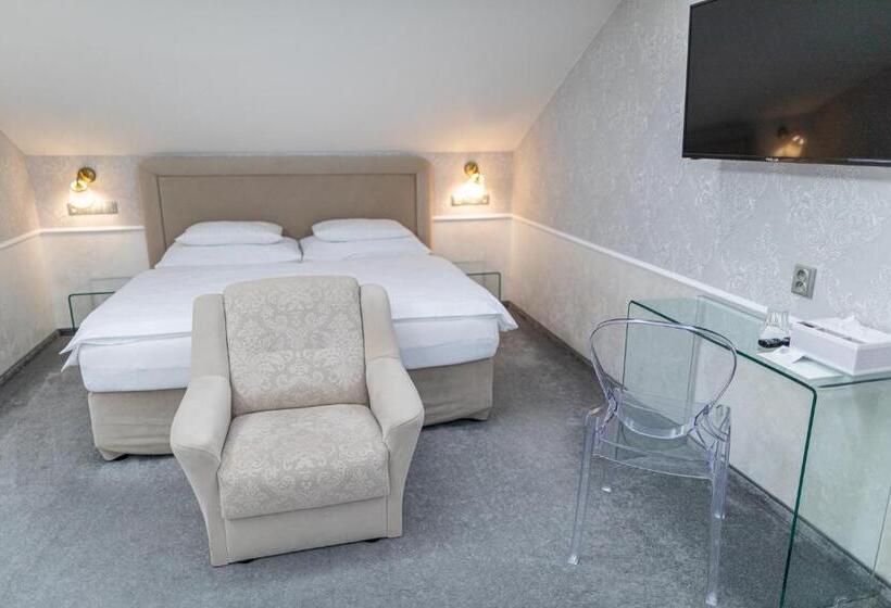 Quarto Estandar, Villa Basileia Riverside