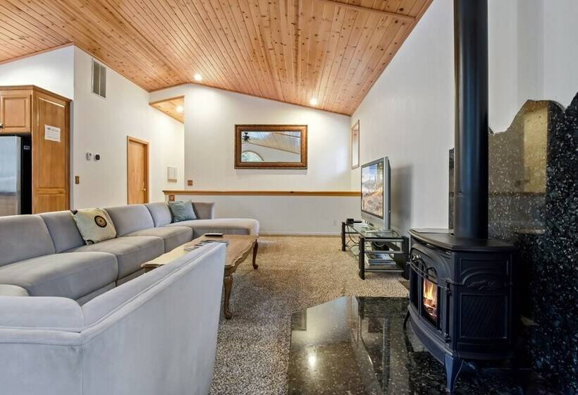 1ベッドルームハウス, Truckee Pines Retreat Game Room & Forest Views