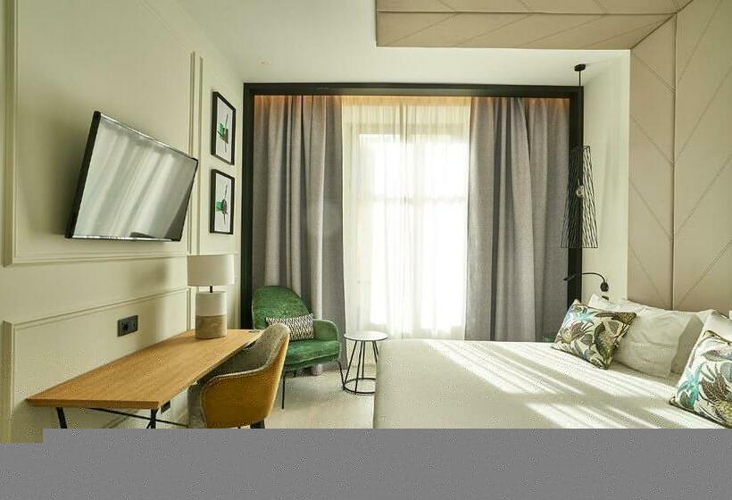 اتاق استاندارد سه نفره, Vincci Larios Diez