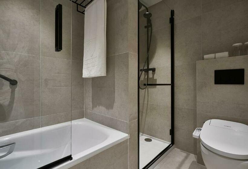 اتاق لوکس, Vincci Larios Diez