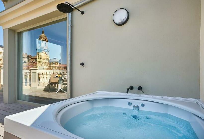 اتاق لوکس, Vincci Larios Diez