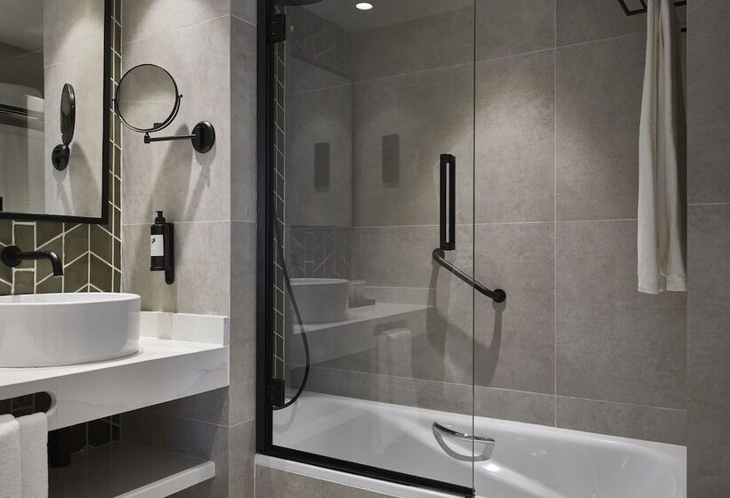 اتاق لوکس, Vincci Larios Diez