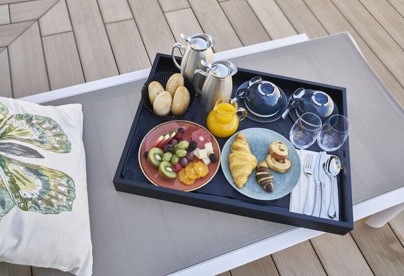 اتاق لوکس, Vincci Larios Diez