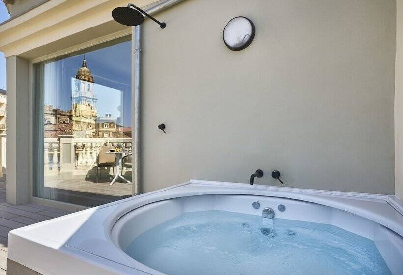 اتاق لوکس, Vincci Larios Diez