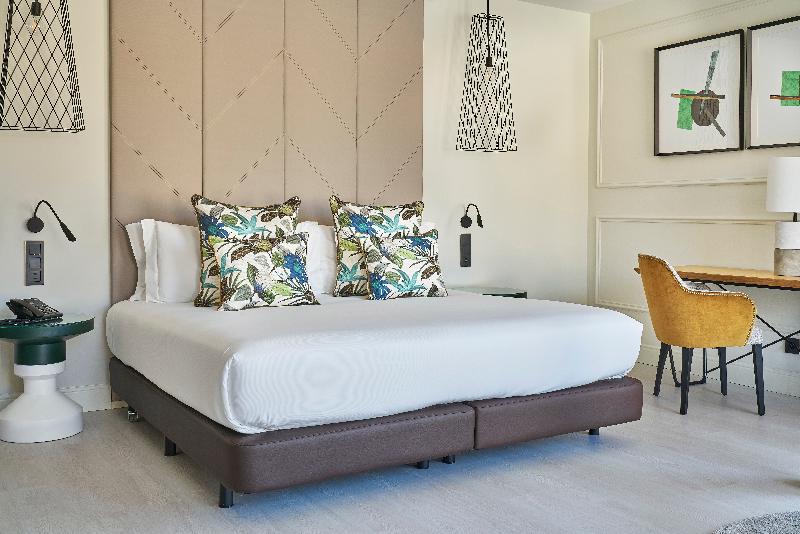 اتاق لوکس, Vincci Larios Diez