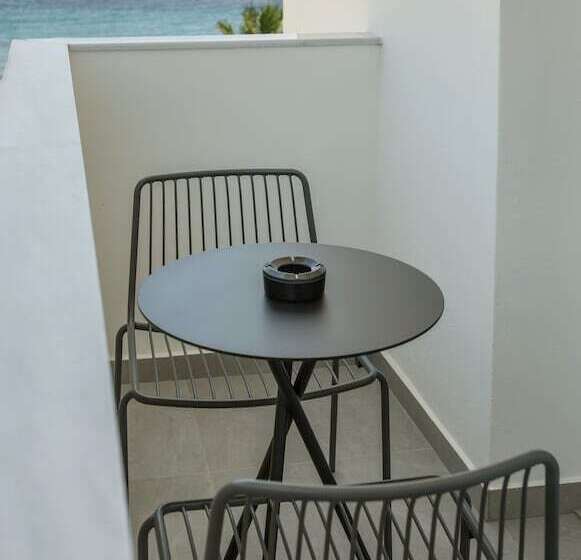 اتاق اساندارد با چشمانداز جانبی به دریا, Bitzaro Boutique