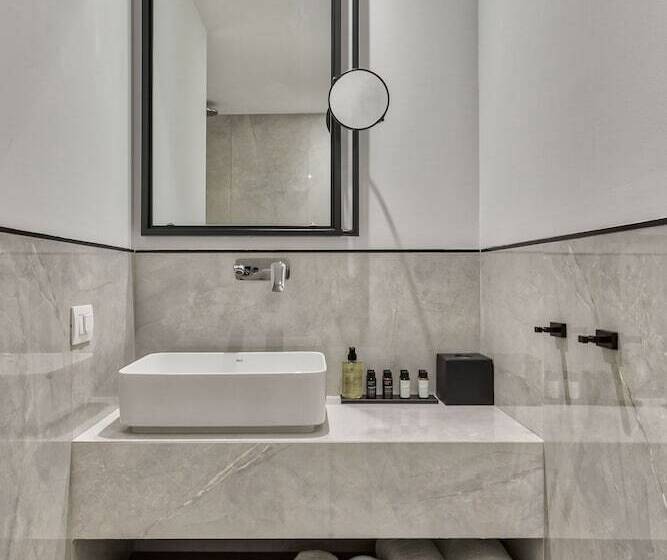 اتاق اکونومی, Bitzaro Boutique